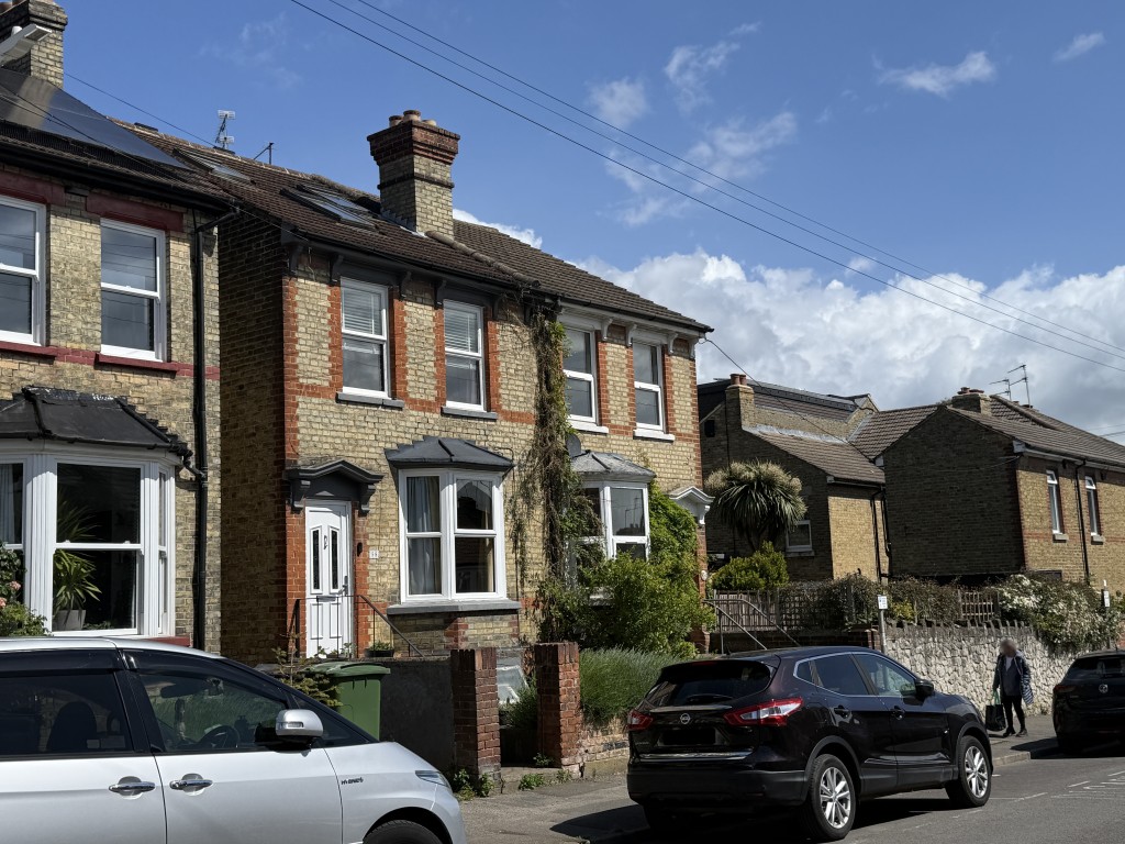 Lot: 136 - SEMI-DETACHED HOUSE IN NEED OF REFURBISHMENT - Front Street scene of House in Need of Improvement